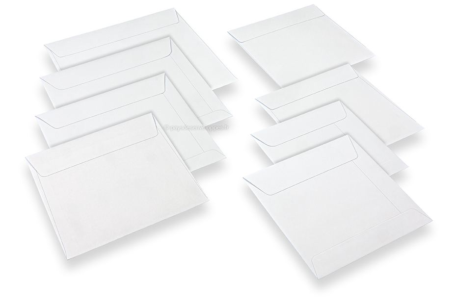 Enveloppes carrées blanches 