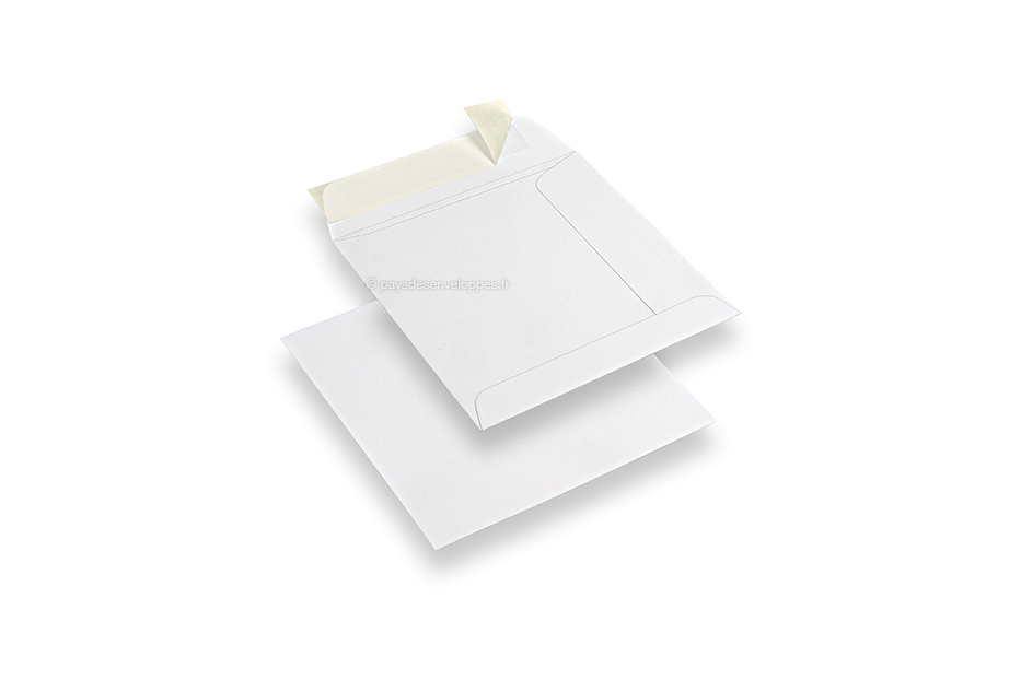 Enveloppes carrées blanches