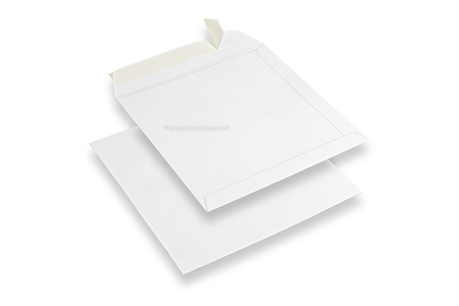 Superbe enveloppe carrée blanc cassé (14 x 12,5 cm)