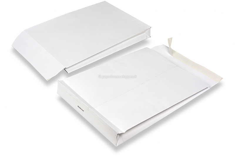 Enveloppes blanches à rabat gommé pointu, plusieurs formats.