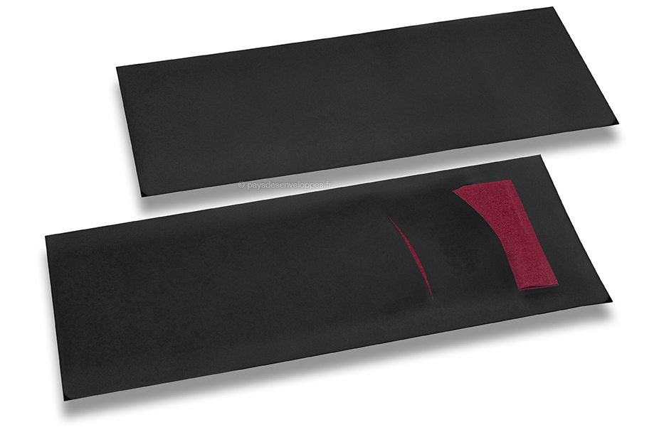 Pochettes à couverts noir avec  incision + rouge bordeaux serviette en papier
